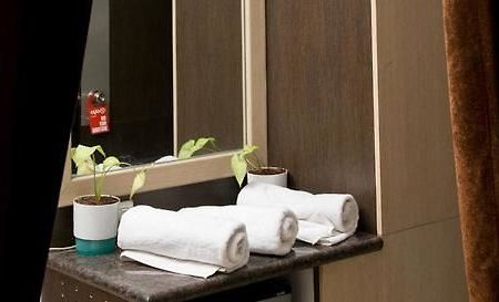 Pacific Inn Huda City Centre Sec 41 Gurgáon Kültér fotó