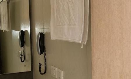 Pacific Inn Huda City Centre Sec 41 Gurgáon Kültér fotó